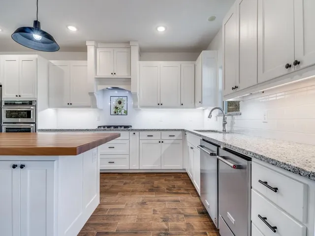 $950,000 | 1079 Mountain Bluebird Court, Graford, TX 76449