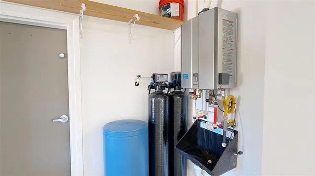 $950,000 | 1079 Mountain Bluebird Court, Graford, TX 76449