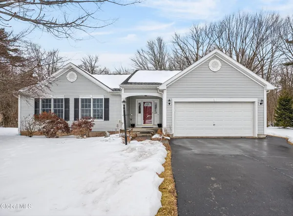 $477,000 | 74 Stony Brook Drive, Bethlehem, NY 12158