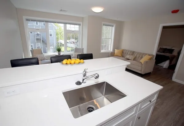 $2,000 | 30 Temple Street, Unit 201, Whitman, MA 02382