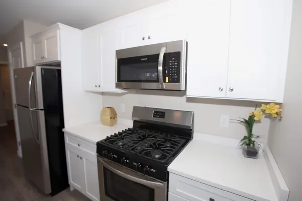 $2,000 | 30 Temple Street, Unit 201, Whitman, MA 02382