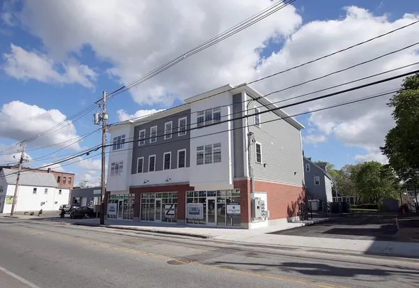 $2,000 | 30 Temple Street, Unit 201, Whitman, MA 02382
