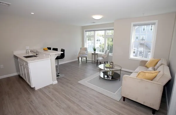 $2,000 | 30 Temple Street, Unit 201, Whitman, MA 02382