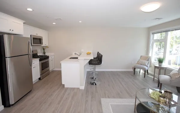 $2,000 | 30 Temple Street, Unit 201, Whitman, MA 02382