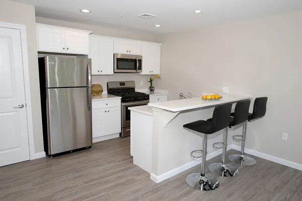 $2,000 | 30 Temple Street, Unit 201, Whitman, MA 02382