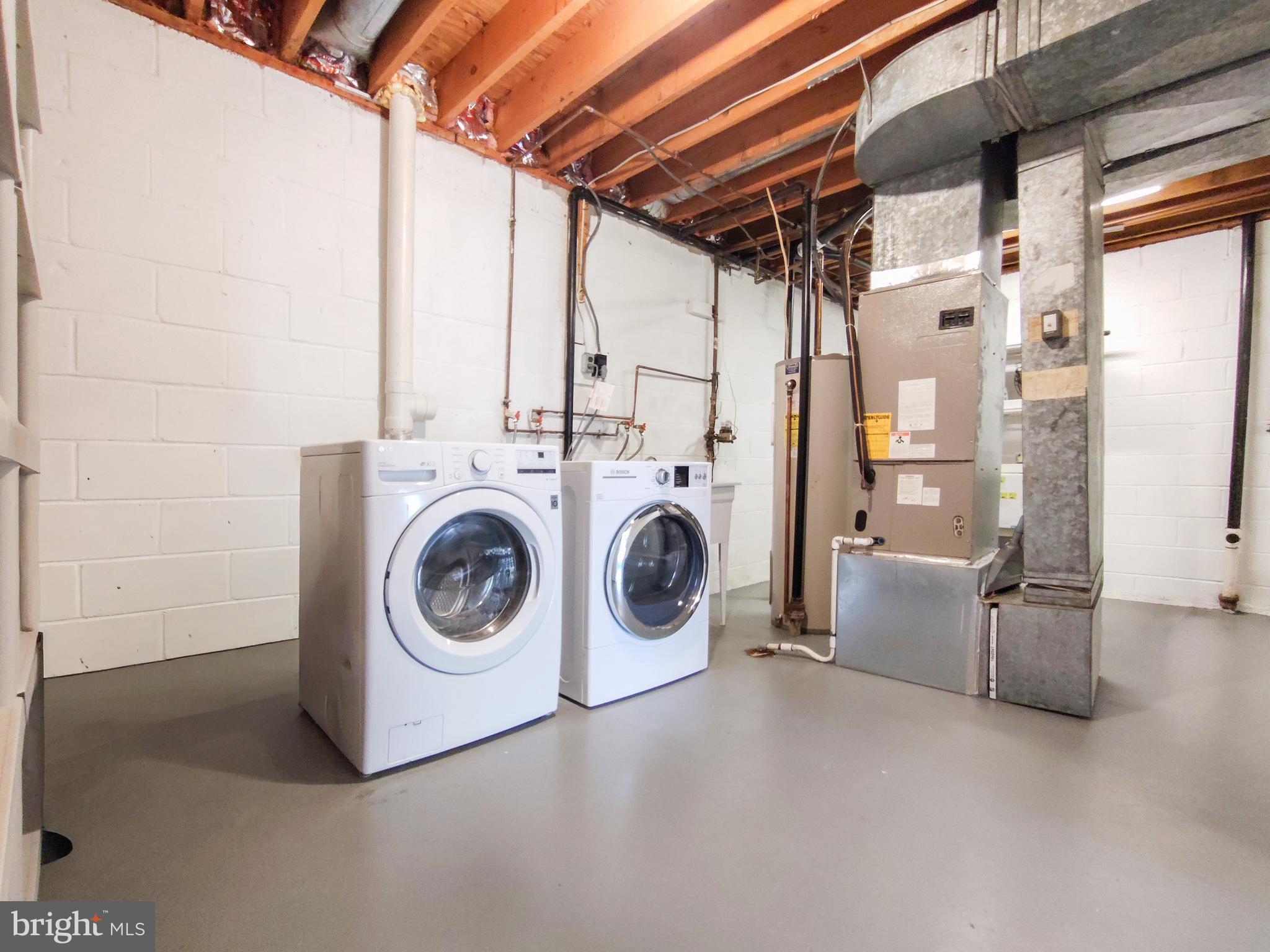 9513 Cherry Oak Court Burke, VA 22015 - Photo 33 of 40 a utility room with dryer and washer