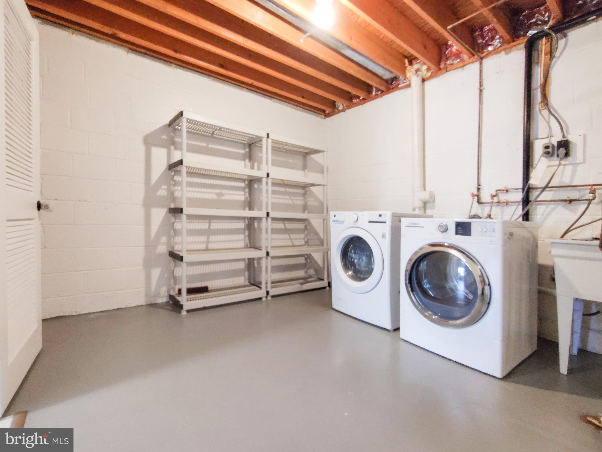 9513 Cherry Oak Court Burke, VA 22015 - Photo 34 of 40 a utility room with dryer and washer