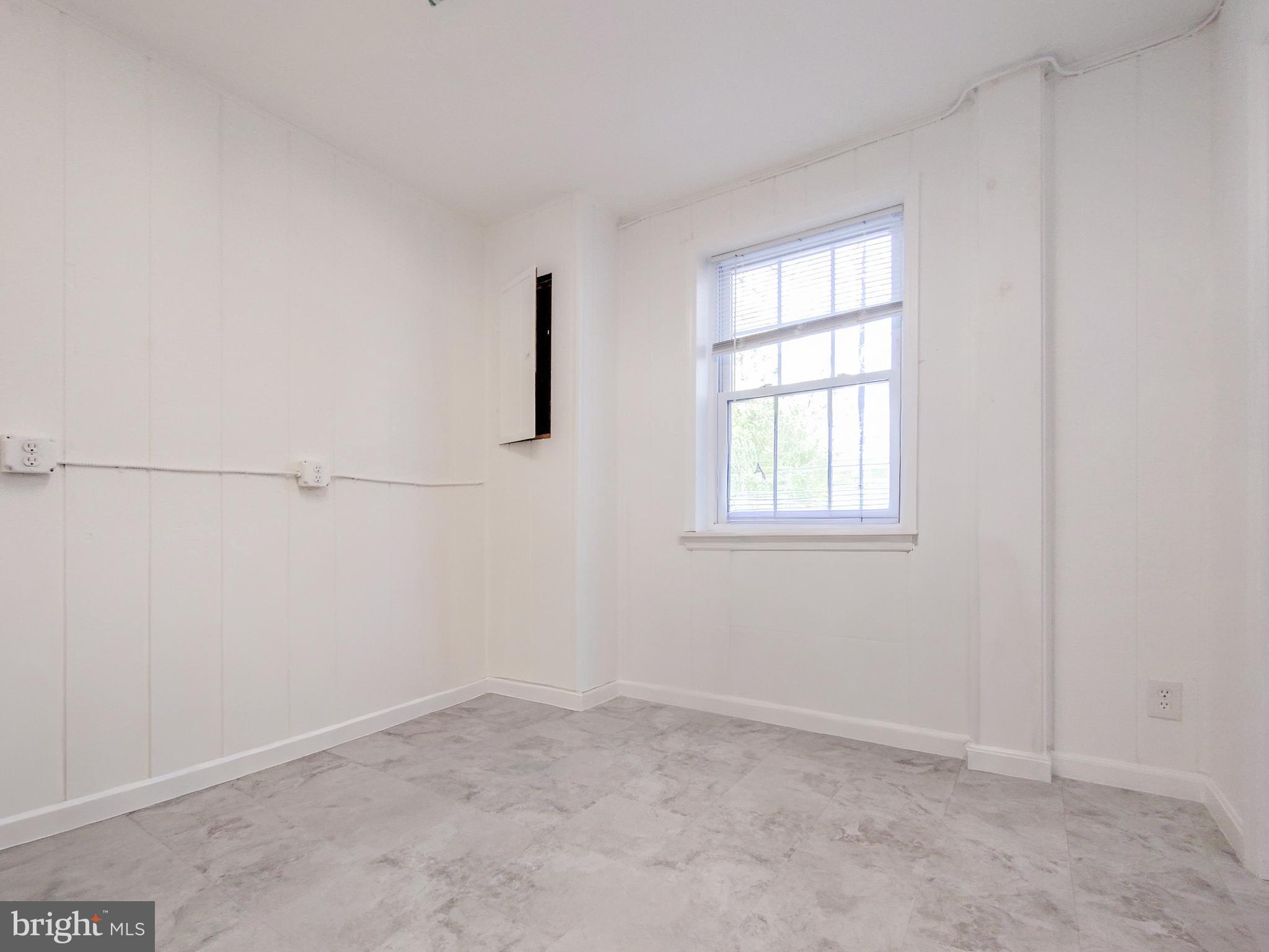 9513 Cherry Oak Court Burke, VA 22015 - Photo 36 of 40 an empty room with a window