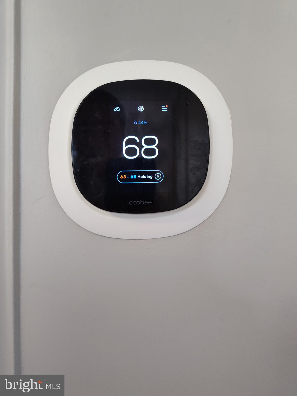 9513 Cherry Oak Court Burke, VA 22015 - Photo 9 of 40 a close up of a wall