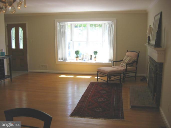 6015 22nd Road North Arlington, VA 22205 - Photo 4 of 16 a living room with furniture and a window