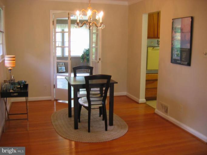6015 22nd Road North Arlington, VA 22205 - Photo 5 of 16 a dining room with furniture and window