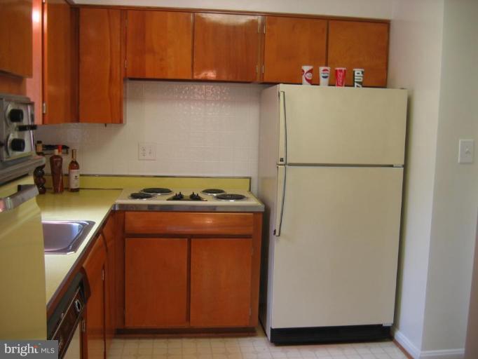 6015 22nd Road North Arlington, VA 22205 - Photo 7 of 16 a utility room with dryer and washer