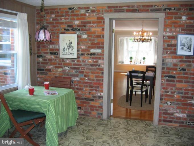 6015 22nd Road North Arlington, VA 22205 - Photo 9 of 16 a room with chairs and table