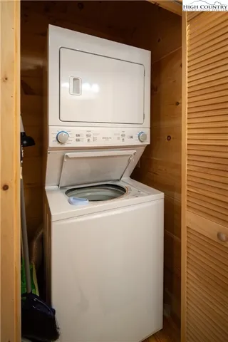 $595,000 | 214 Lakeledge Road, Beech Mountain, NC 28604