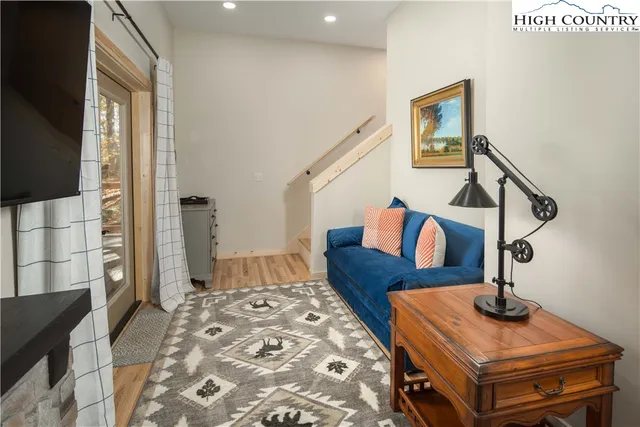 $595,000 | 214 Lakeledge Road, Beech Mountain, NC 28604