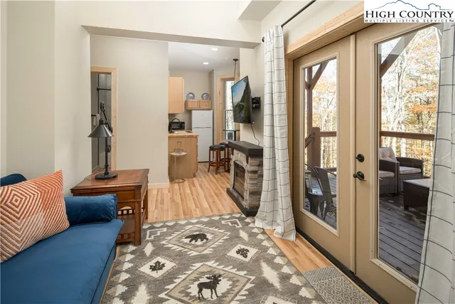 $595,000 | 214 Lakeledge Road, Beech Mountain, NC 28604