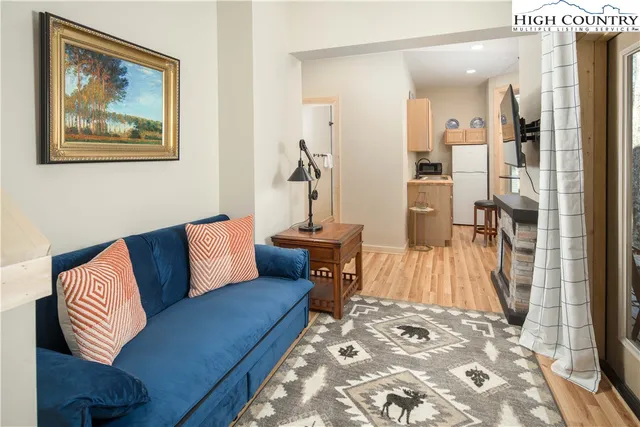 $595,000 | 214 Lakeledge Road, Beech Mountain, NC 28604