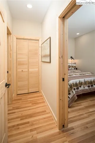 $595,000 | 214 Lakeledge Road, Beech Mountain, NC 28604