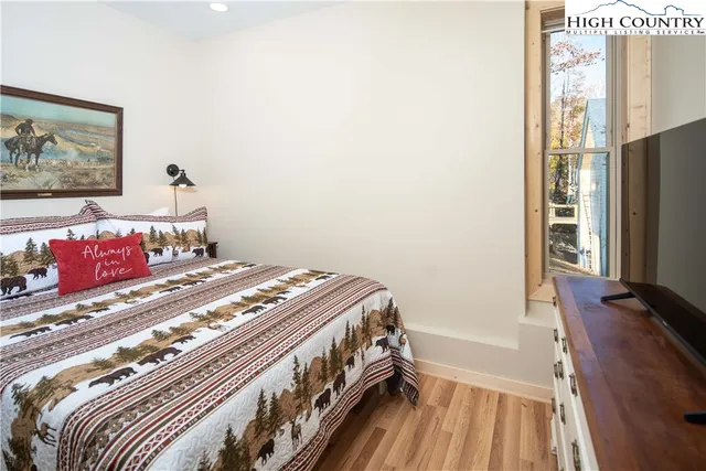 $595,000 | 214 Lakeledge Road, Beech Mountain, NC 28604