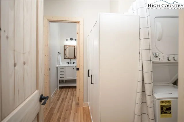 $595,000 | 214 Lakeledge Road, Beech Mountain, NC 28604