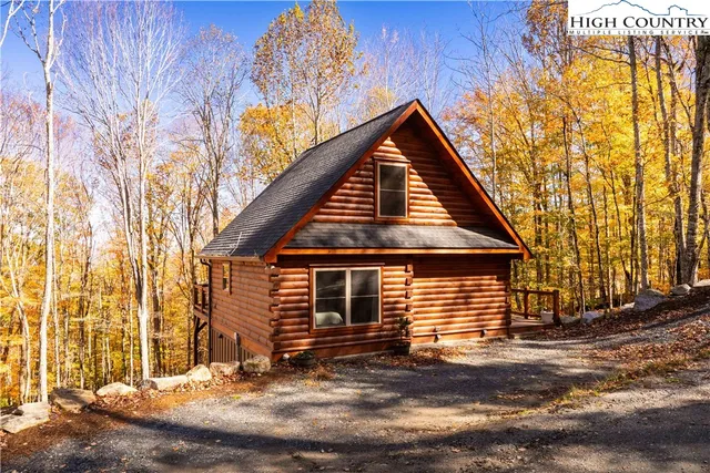 $595,000 | 214 Lakeledge Road, Beech Mountain, NC 28604
