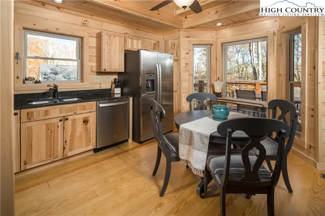 $595,000 | 214 Lakeledge Road, Beech Mountain, NC 28604