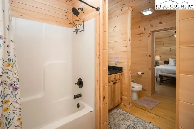 $595,000 | 214 Lakeledge Road, Beech Mountain, NC 28604