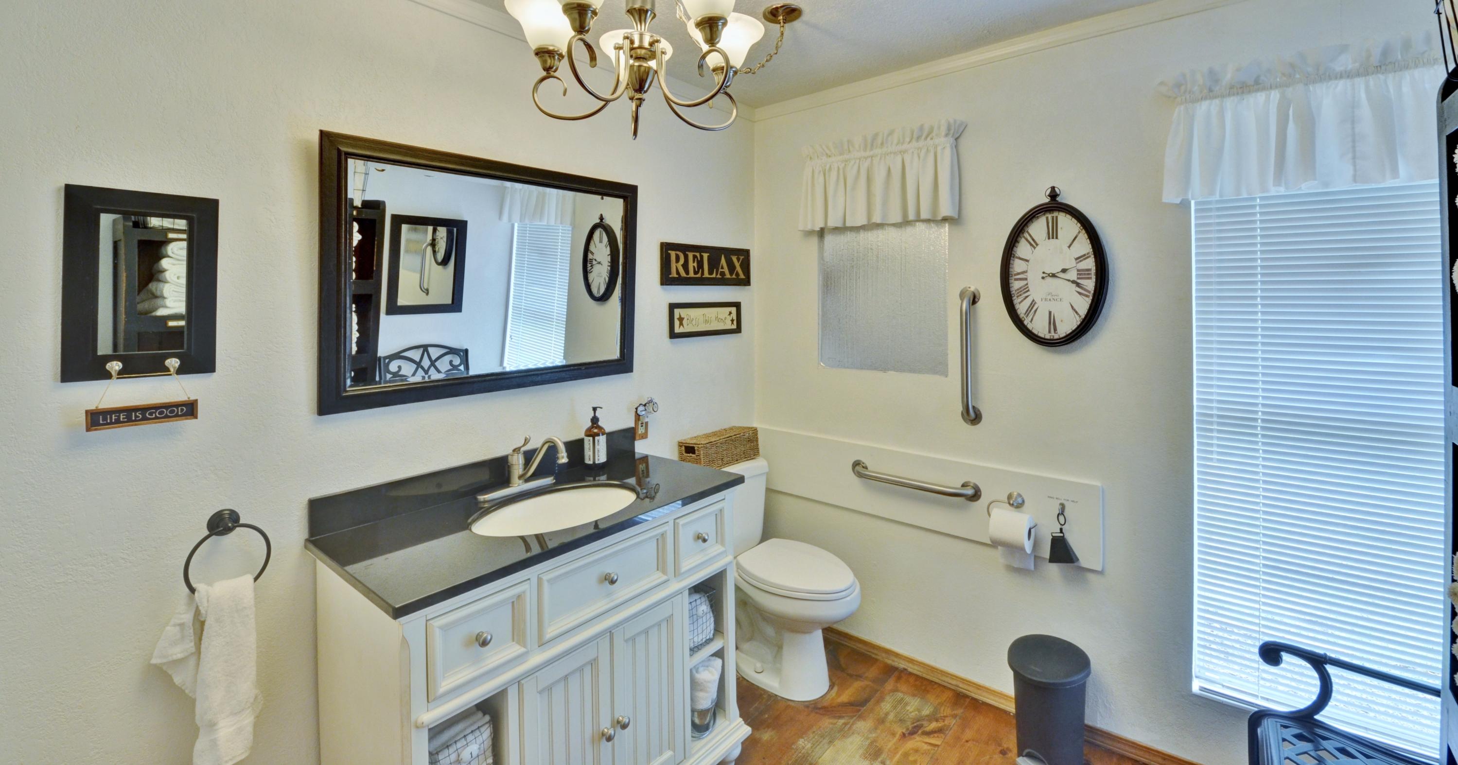 11005 Antioch Road White City, OR 97503 - Photo 48 of 62 Bath #2