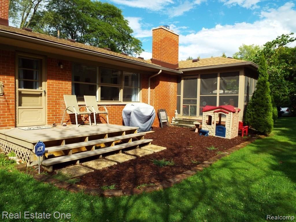 33265 Raphael Road Farmington, MI 48336 - Photo 26 of 37 play area.JPG