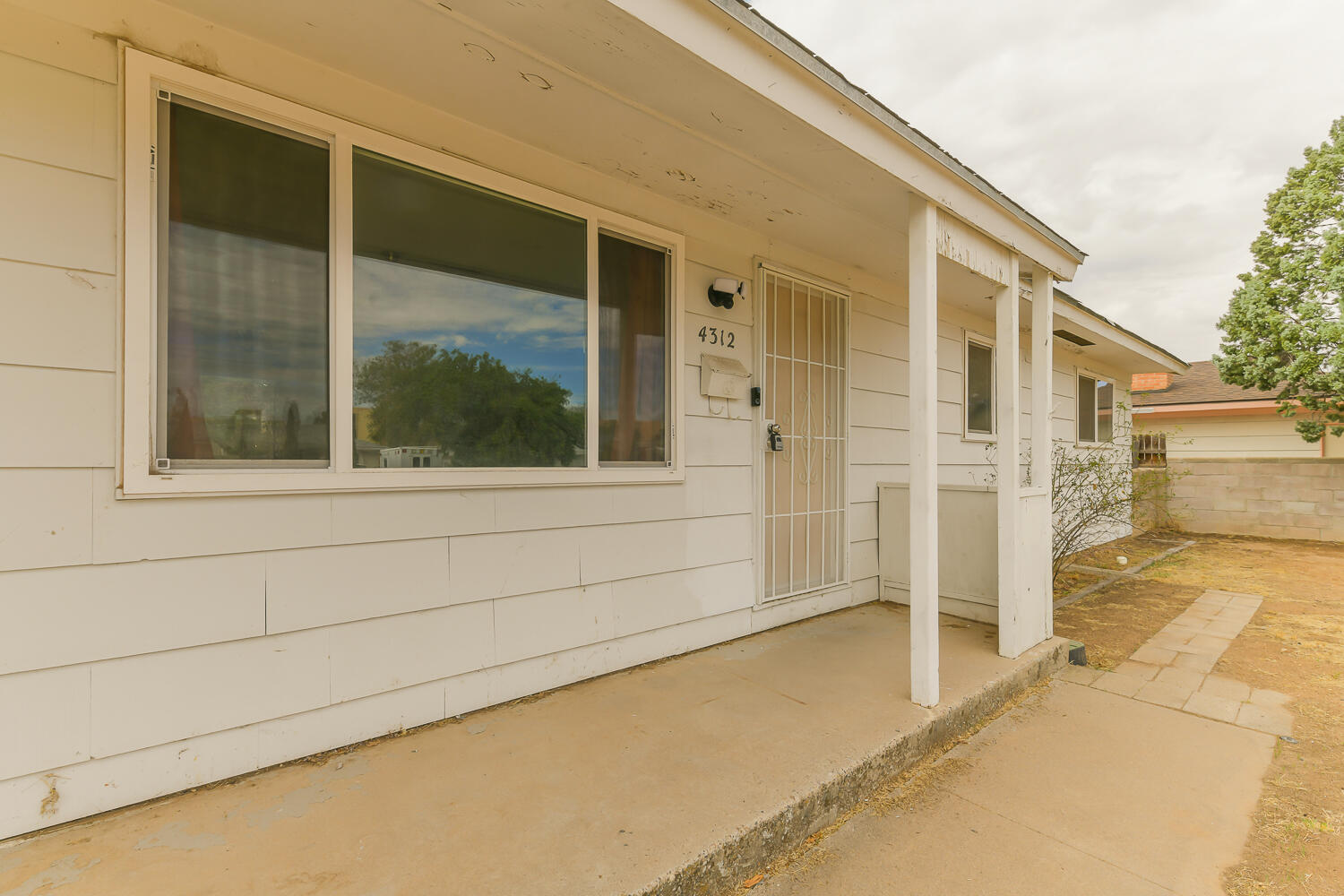 4312 Hendrix Road Northeast Albuquerque, NM 87110 - Photo 5 of 42 Gallery Image 5