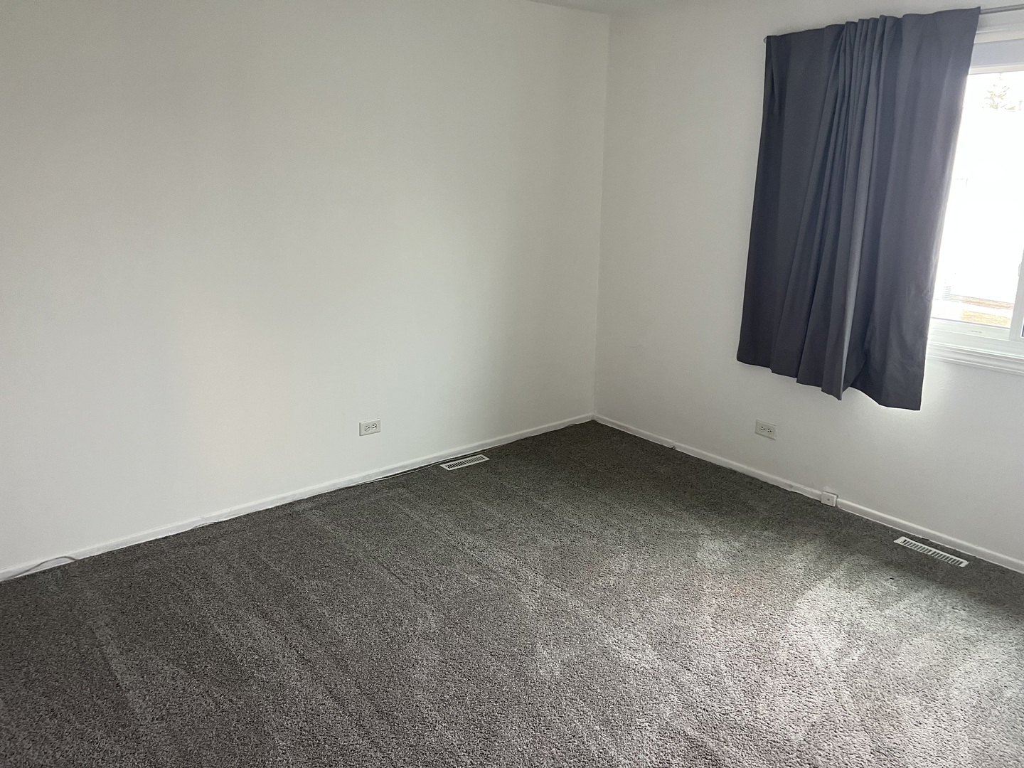 238 Algonquin Court, Unit D Bolingbrook, IL 60440 - Photo 7 of 13 an empty room with a window