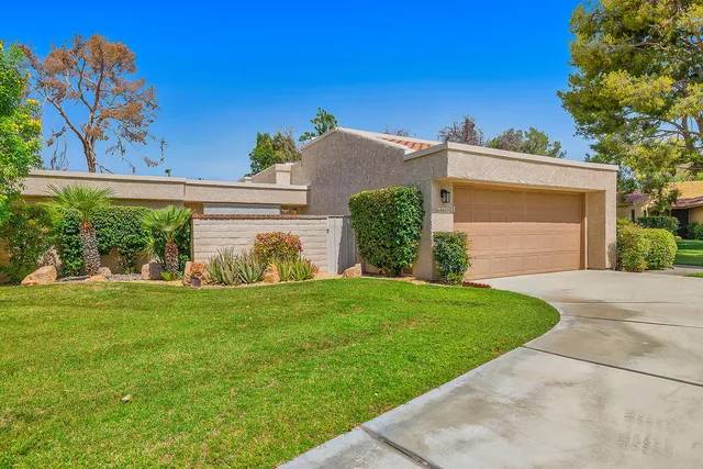a view of a back yard of the house