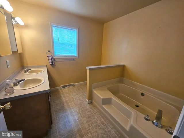 $2,200 | 1806 Highway 212, Unit 212, Quakertown, PA 18951