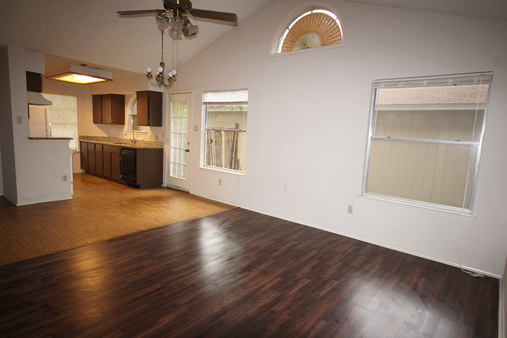 12801 Modena Trail Austin, TX 78729 - Photo 4 of 9 Soaring vaulted ceilings and rich wood-style flooring anchor this airy, open-concept living space.