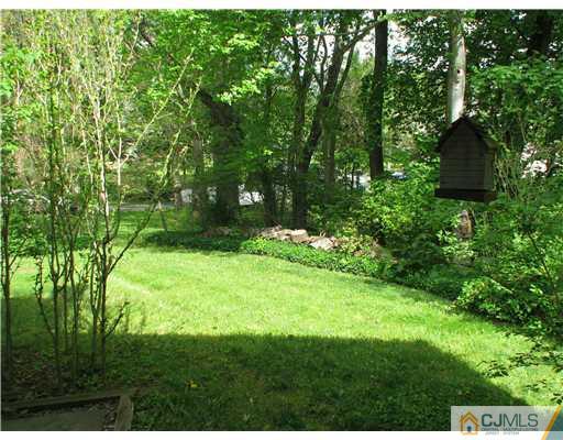 213 Overbrook Road Piscataway, NJ 08854 - Photo 11 of 14 Gallery Image 11