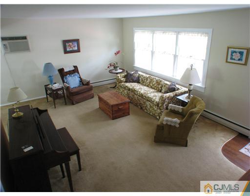 213 Overbrook Road Piscataway, NJ 08854 - Photo 3 of 14 Gallery Image 3