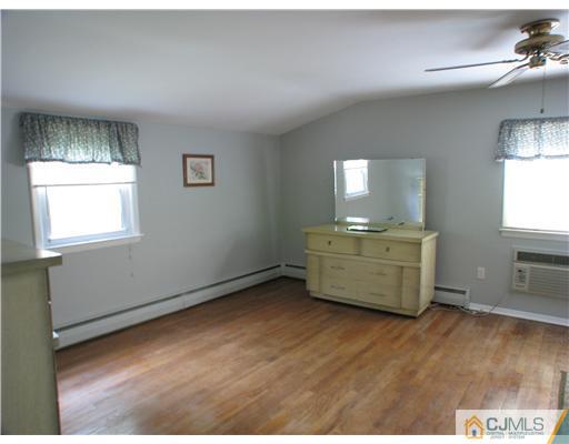 213 Overbrook Road Piscataway, NJ 08854 - Photo 8 of 14 Gallery Image 8