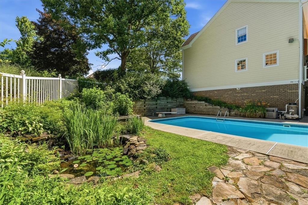 2448 Rihn Strasse Gibsonia, PA 15044 - Photo 8 of 44