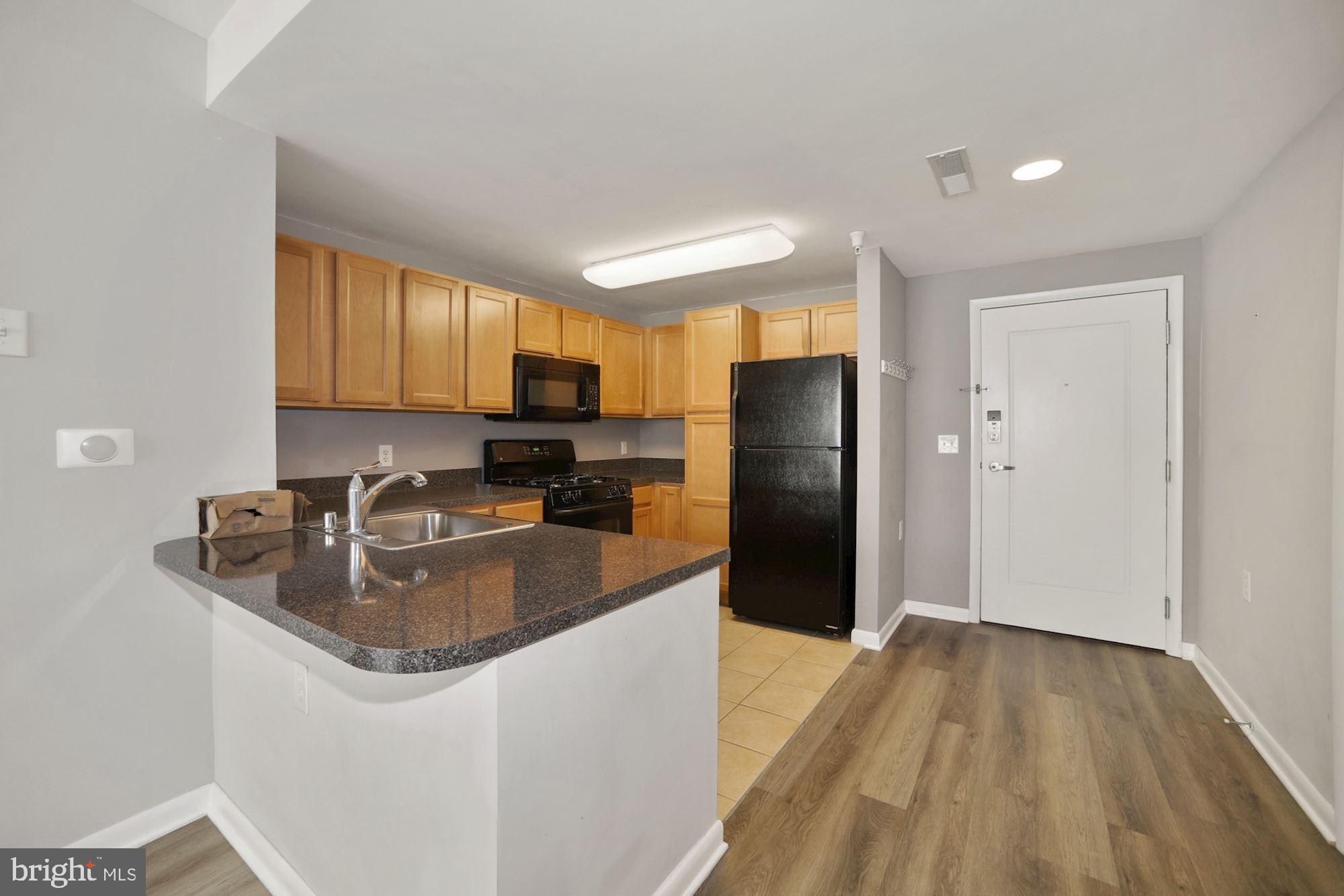 350 G Street Southwest, Unit N522 Washington, DC 20024 - Photo 4 of 18