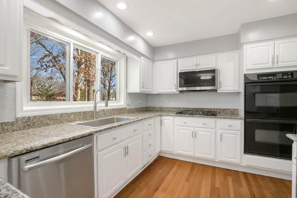 $759,999 | 104 East Louis Avenue, Lake Forest, IL 60045