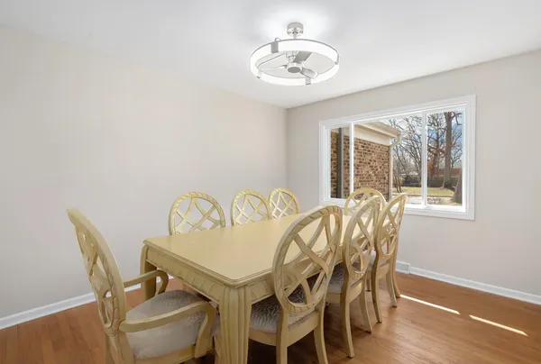 $759,999 | 104 East Louis Avenue, Lake Forest, IL 60045