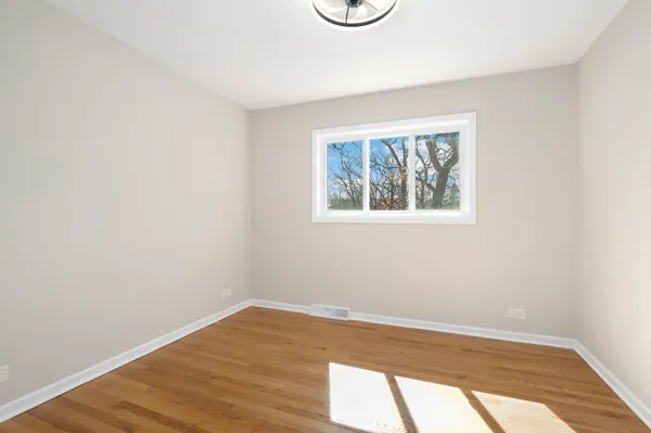 $759,999 | 104 East Louis Avenue, Lake Forest, IL 60045