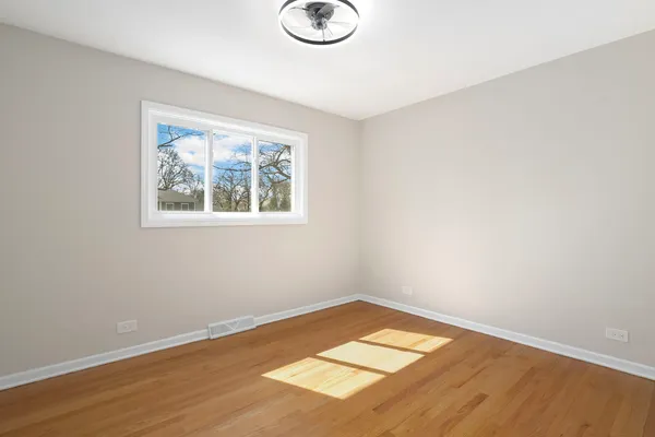 $759,999 | 104 East Louis Avenue, Lake Forest, IL 60045