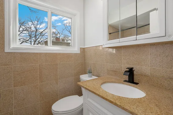 $759,999 | 104 East Louis Avenue, Lake Forest, IL 60045