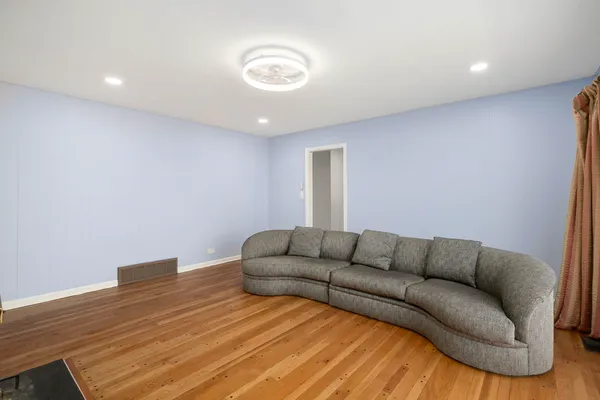 $759,999 | 104 East Louis Avenue, Lake Forest, IL 60045