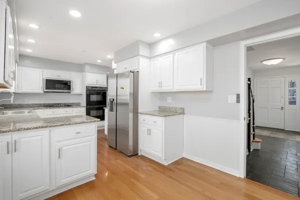 $759,999 | 104 East Louis Avenue, Lake Forest, IL 60045