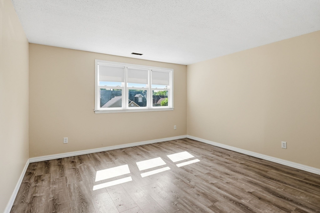 53 Luden Street Springfield, MA 01118 - Photo 23 of 39