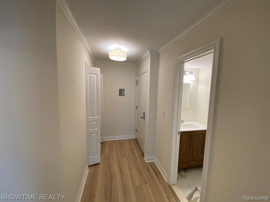 1697 Riverside Drive, Unit 18 Rochester Hills, MI 48309 - Photo 8 of 32 Gallery Image 8