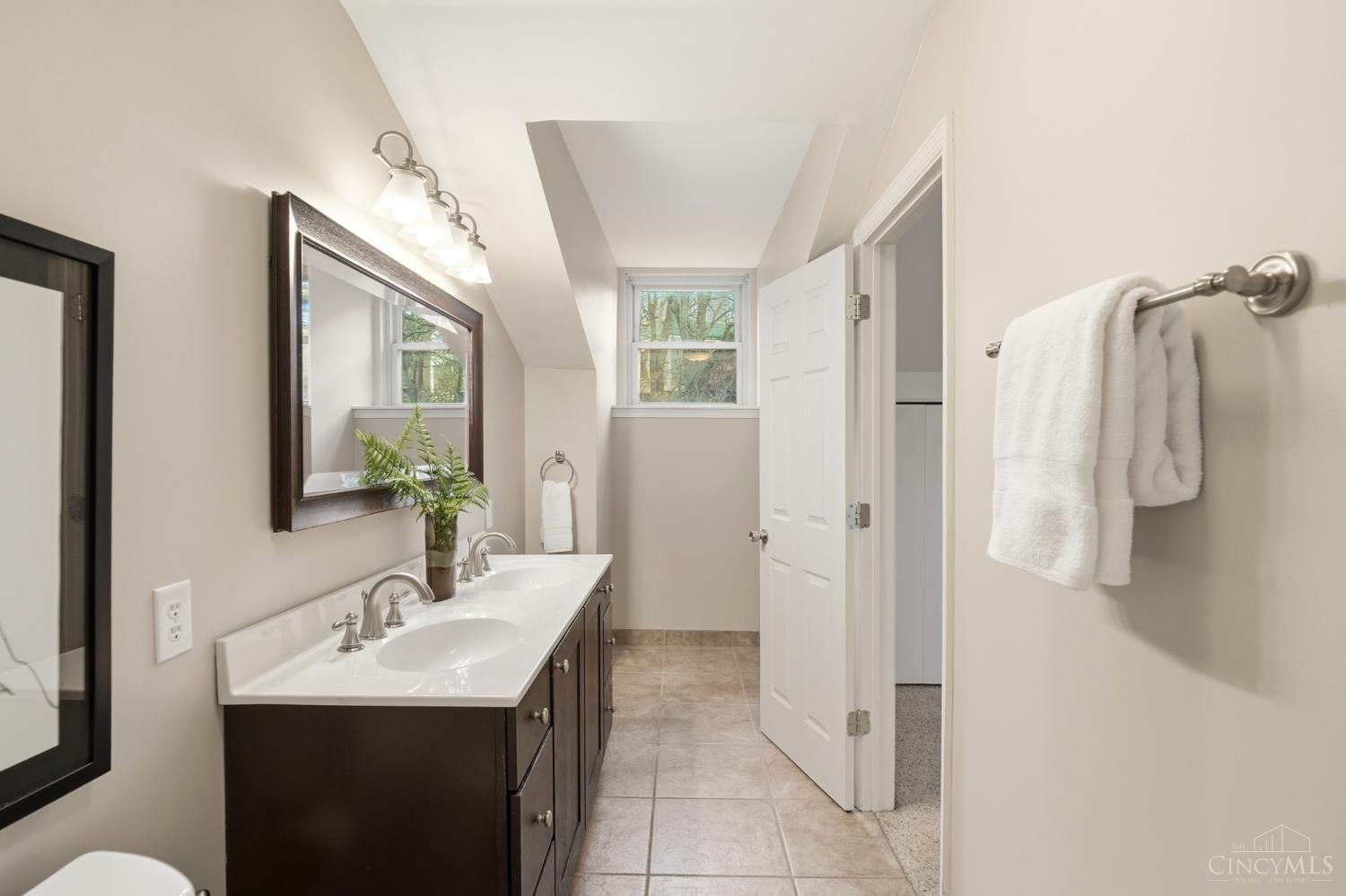 2156 Gilbert Avenue, Unit B Cincinnati, OH 45206 - Photo 15 of 20