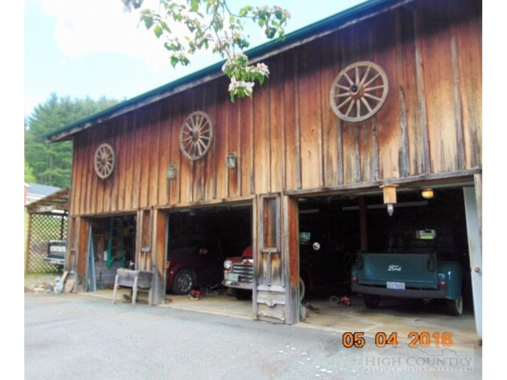 338 Vanderpool Road Vilas, NC 28692 - Photo 7 of 16 Garage